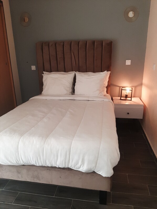 Caja de seguridad en la habitación y decoración personalizada 