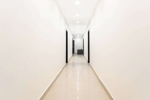 Interior - Collection O 48584 Dwarka Mod Metro Station (New Delhi)