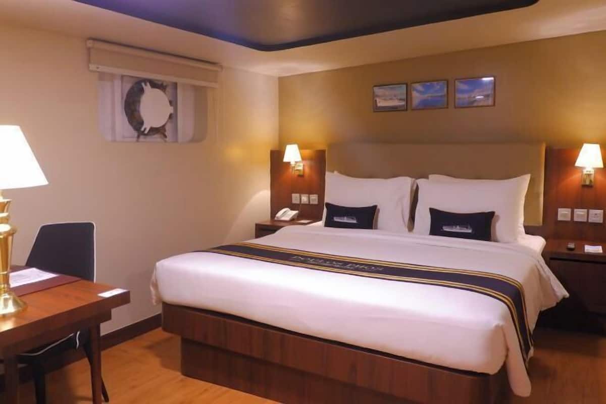 Minibar, in-room safe, individually decorated, individually furnished
