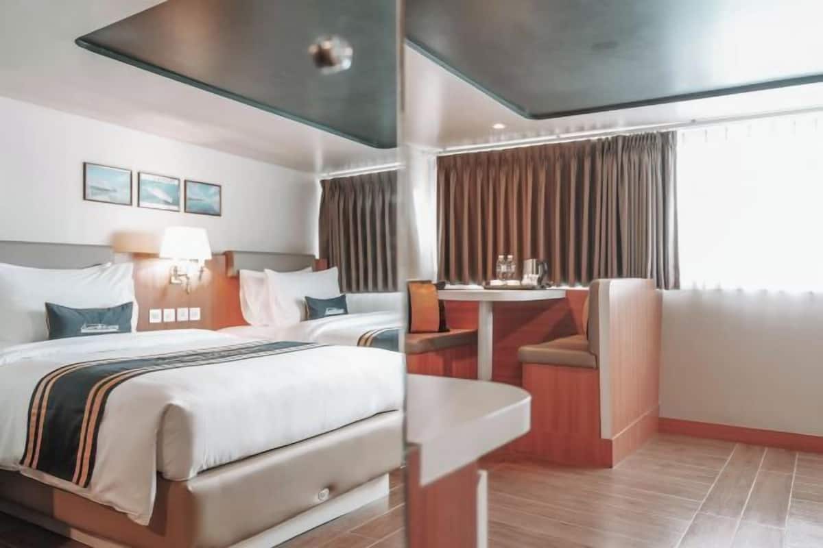 Minibar, värdeförvaringsskåp på rummet och individuell inredning