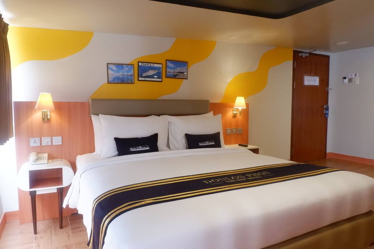 Executive-huone, 1 parisänky, merinäköala | Minibaari, tallelokero huoneessa, yksilöllisesti sisustettu