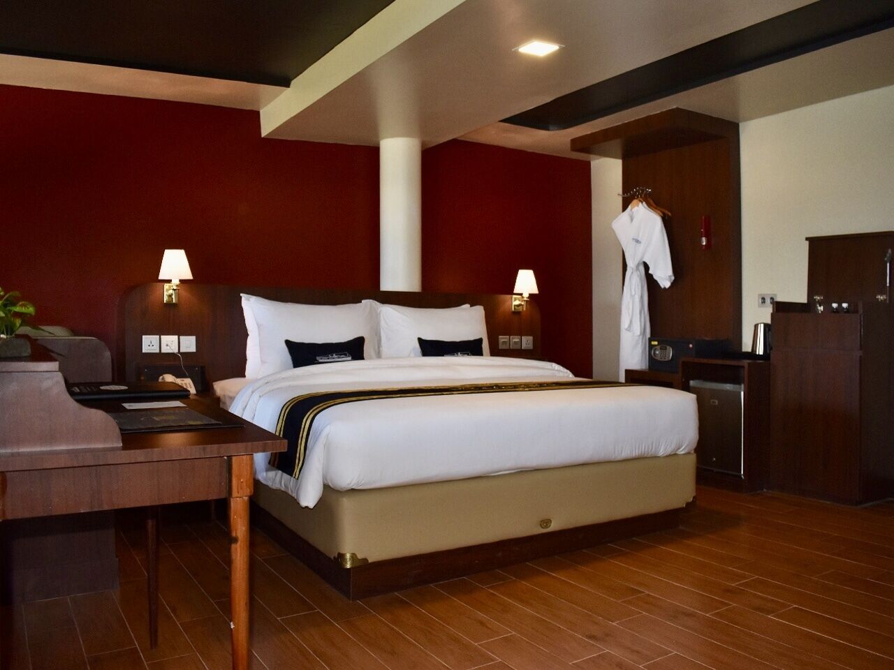 Executive Double or Twin Suite | Minibar, in-room safe, desk, iron/ironing board (on request)