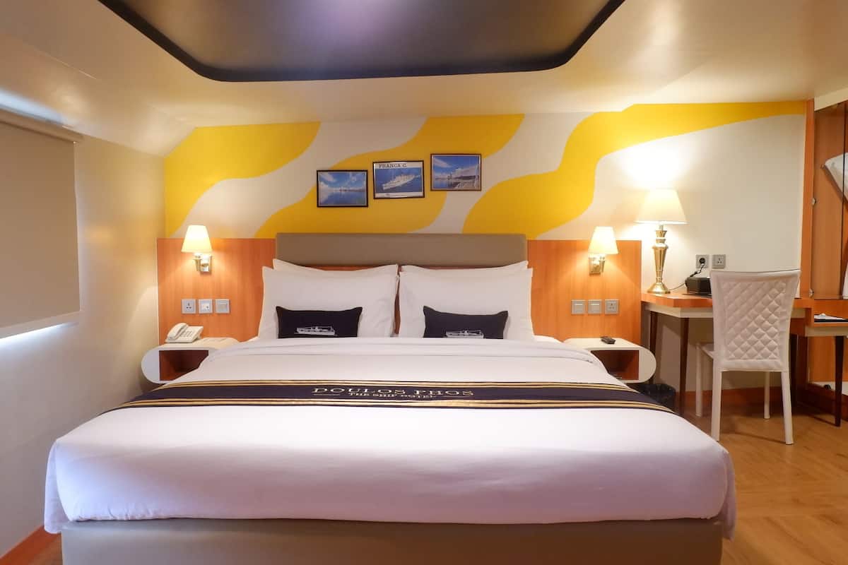 Deluxe-huone, 1 makuuhuone, merinäköala | Minibaari, tallelokero huoneessa, yksilöllisesti sisustettu