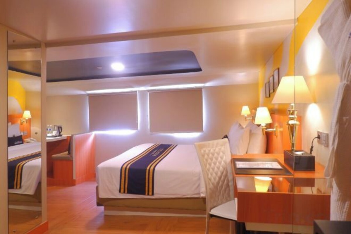 Deluxe Plus Cabin - Double Bed