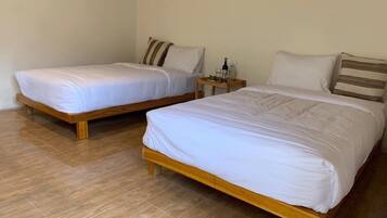 1 bedroom, desk, blackout drapes, free WiFi