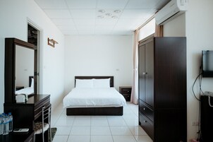 Desk, blackout drapes, free WiFi, bed sheets