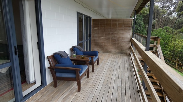 Terrace/patio - Explore bush and beach in Titirangi (Titirangi)