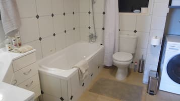 Combined shower/bathtub, hair dryer, towels, soap