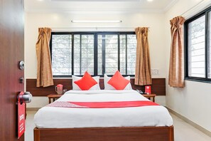 Iron/ironing board, free WiFi, bed sheets - Hotel Rajdeep (Pune)
