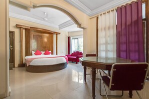 Room - OYO Flagship 40940 Hotel Green City Dhantoli (Nagpur)