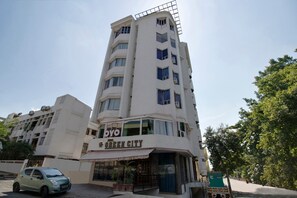 Exterior - OYO Flagship 40940 Hotel Green City Dhantoli (Nagpur)