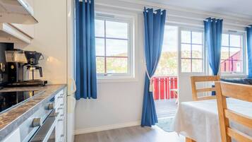 Standard Apartment (1) | Living area | 35-inch flat-screen TV with satellite channels, TV, heated floors