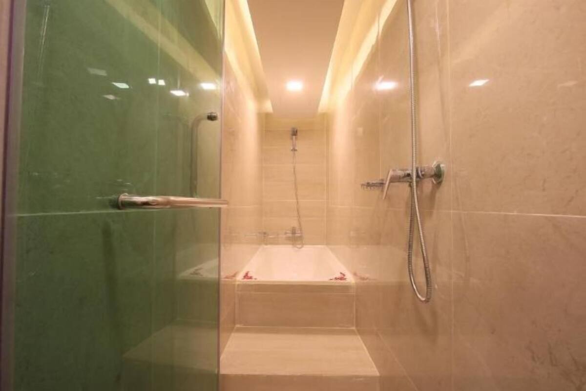 Baño | Regadera, regadera tipo lluvia, amenidades de baño gratuitas