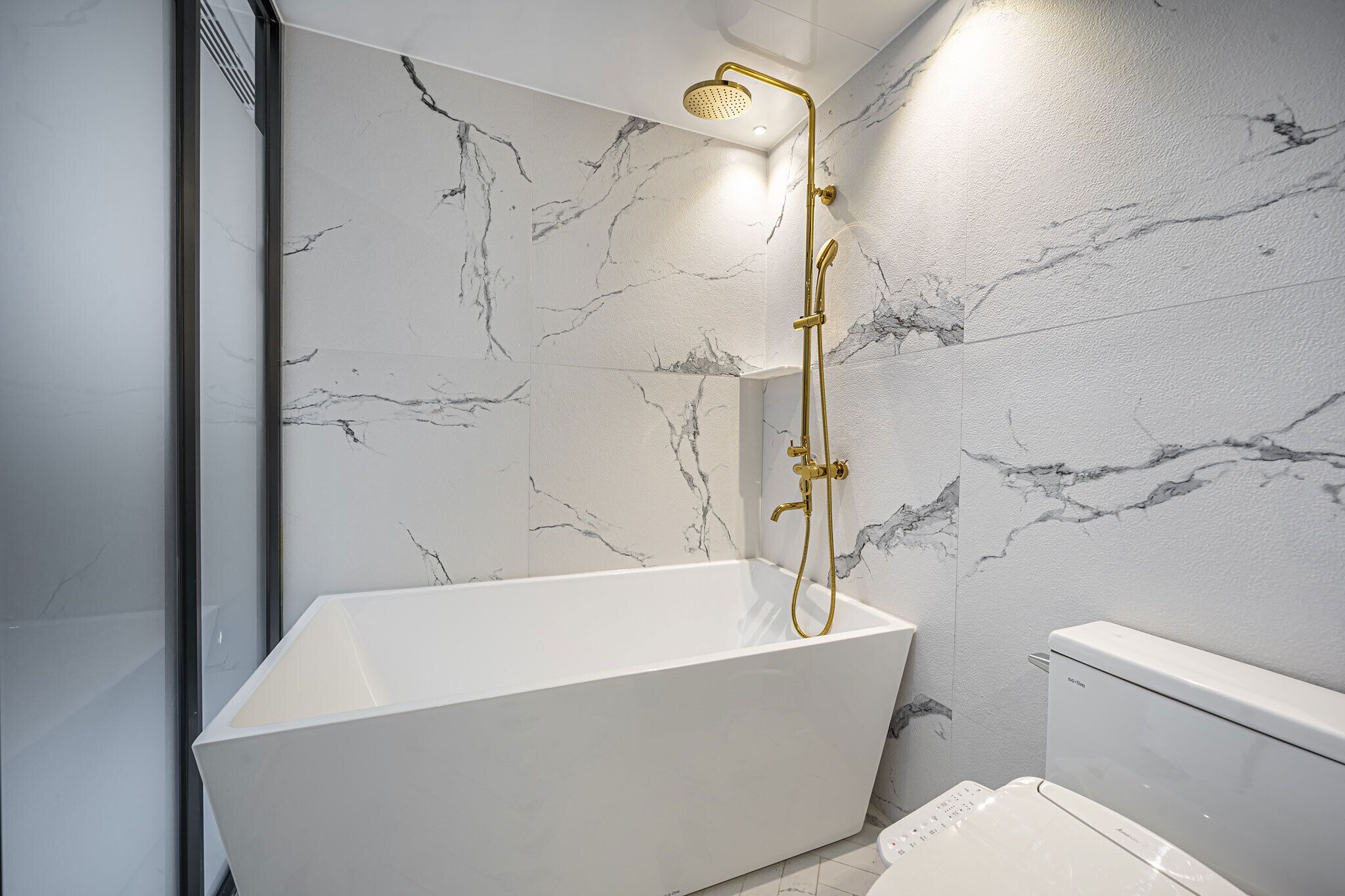 Deluxe Room A | Deep soaking bathtub