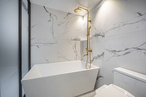 Deluxe Room A | Deep soaking bathtub - Olive Hotel (Seoul)