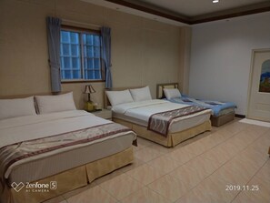Family Room | Blackout curtains, free WiFi, bed sheets