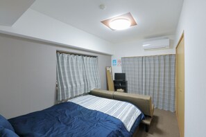 Room (305) | Desk, free WiFi, bed sheets - Cross Stage (Fukuoka)