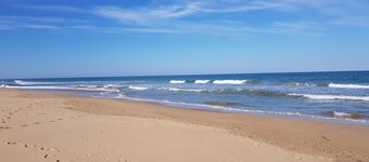 Lakeside Beach House - Child & Dog Friendly