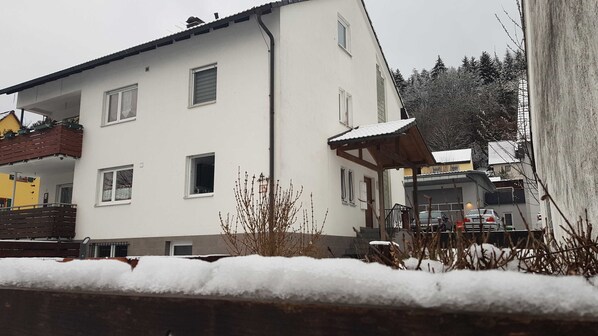 Unclassified image, 1 of 27, button