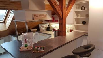 Kühlschrank, Mikrowelle, Ofen, Geschirrspüler