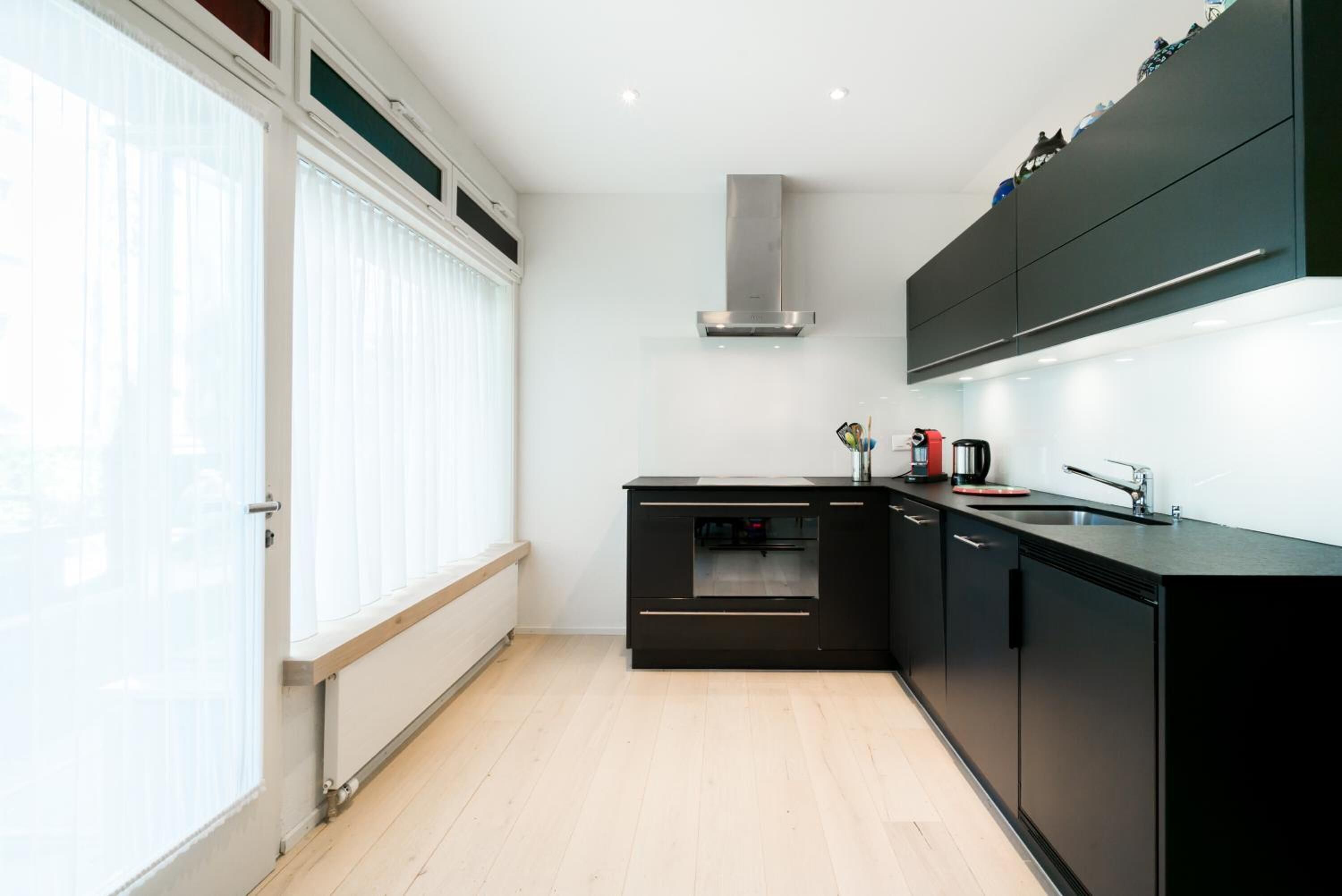 Full-size fridge, oven, stovetop, espresso maker