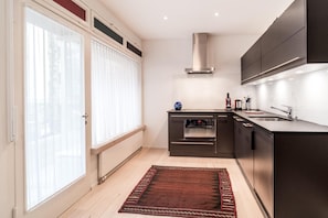 Full-sized fridge, oven, stovetop, espresso maker - Appartements Hofquartier (Lucerne)