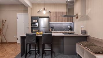 Apartamento (IV) | Cocina privada | Frigorífico grande, horno, placa de cocina y cafetera o tetera