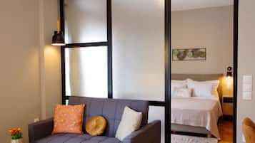 1 bedroom, premium bedding, desk, soundproofing