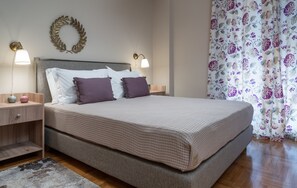 Ropa de cama de alta calidad, escritorio y sistema de insonorización 