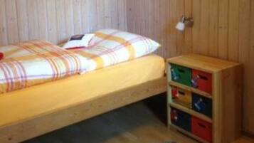 3 habitaciones, tabla de planchar con plancha, cuna de viaje y wifi