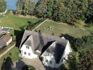 Unclassified image, 3 of 43, button