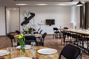 Restaurant - OYO Townhouse 37283 Derawal Nagar (New Delhi)