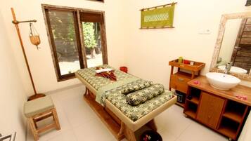 2 treatment rooms, massages