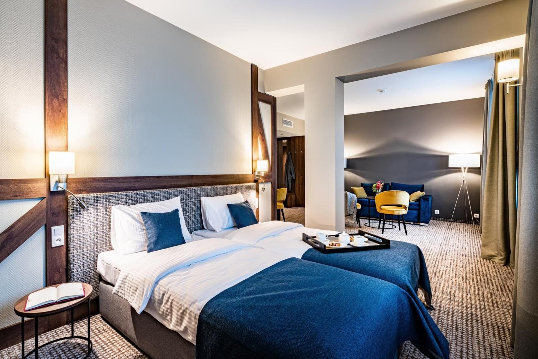 Desk, laptop workspace, free WiFi, bed sheets