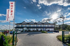 Front of property - Sezony. Restauracja i Hotel (gmina Kostrzyn)