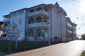 Unclassified image, 3 of 15, button