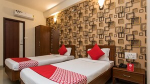 Unclassified image, 5 of 23, button - Collection O 49908 Hotel Prithviraj (Indore)