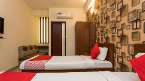 Unclassified image, 4 of 23, button - Collection O 49908 Hotel Prithviraj (Indore)