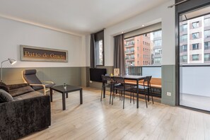 Deluxe Apartment, 2 Bedrooms | Living area