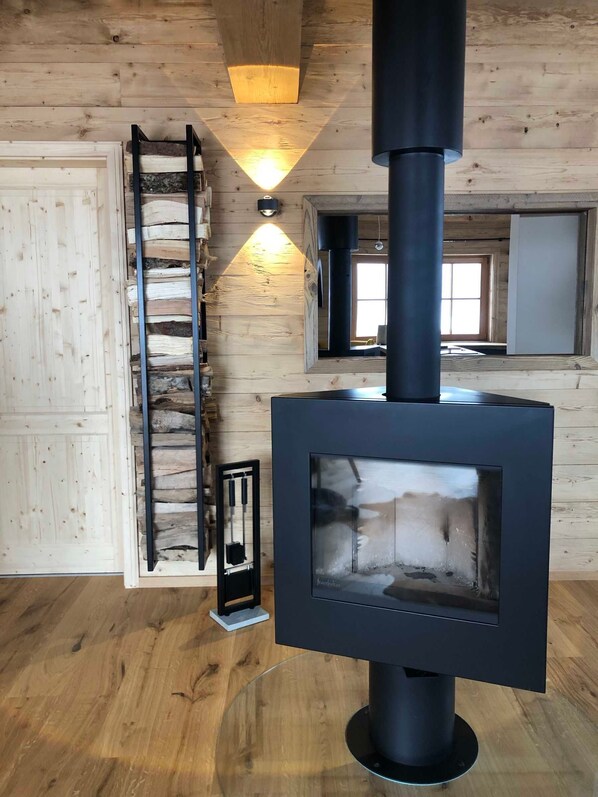 Unclassified image, 1 of 16, button