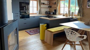 Unclassified image, 5 of 16, button