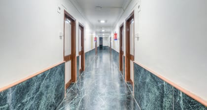 OYO Flagship 63493 Kamla Kunj Rajendra Nagar