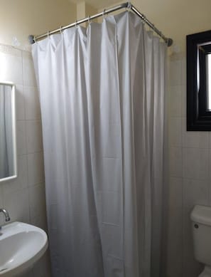 Dusche, Handtücher, Toilettenpapier