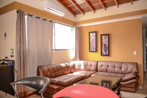 TV - 3 Bedroom duplex Penthouse Private roof 2 blocks from Lleras AC Hot tub Security (Medellin)