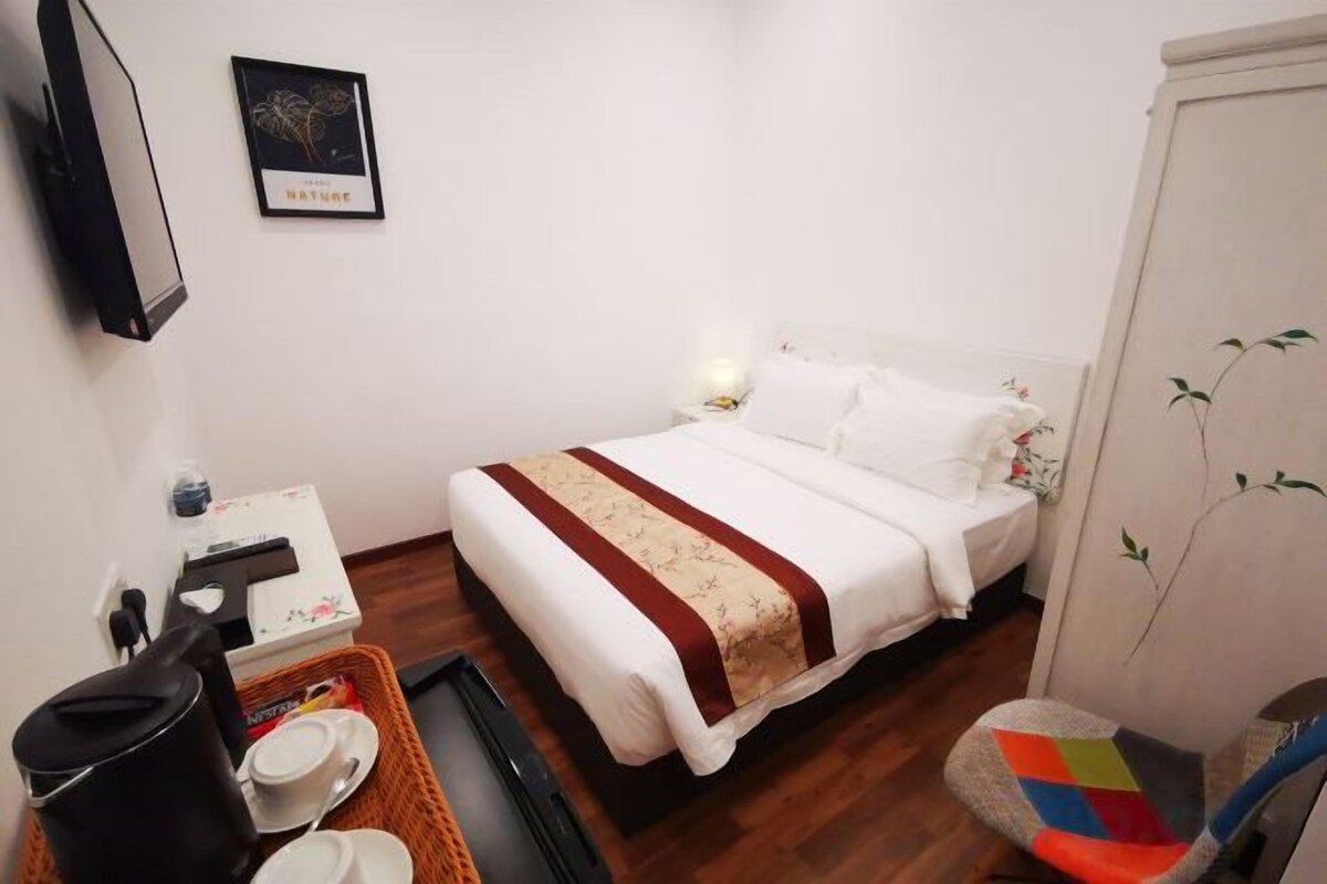 Premium bedding, in-room safe, desk, blackout curtains
