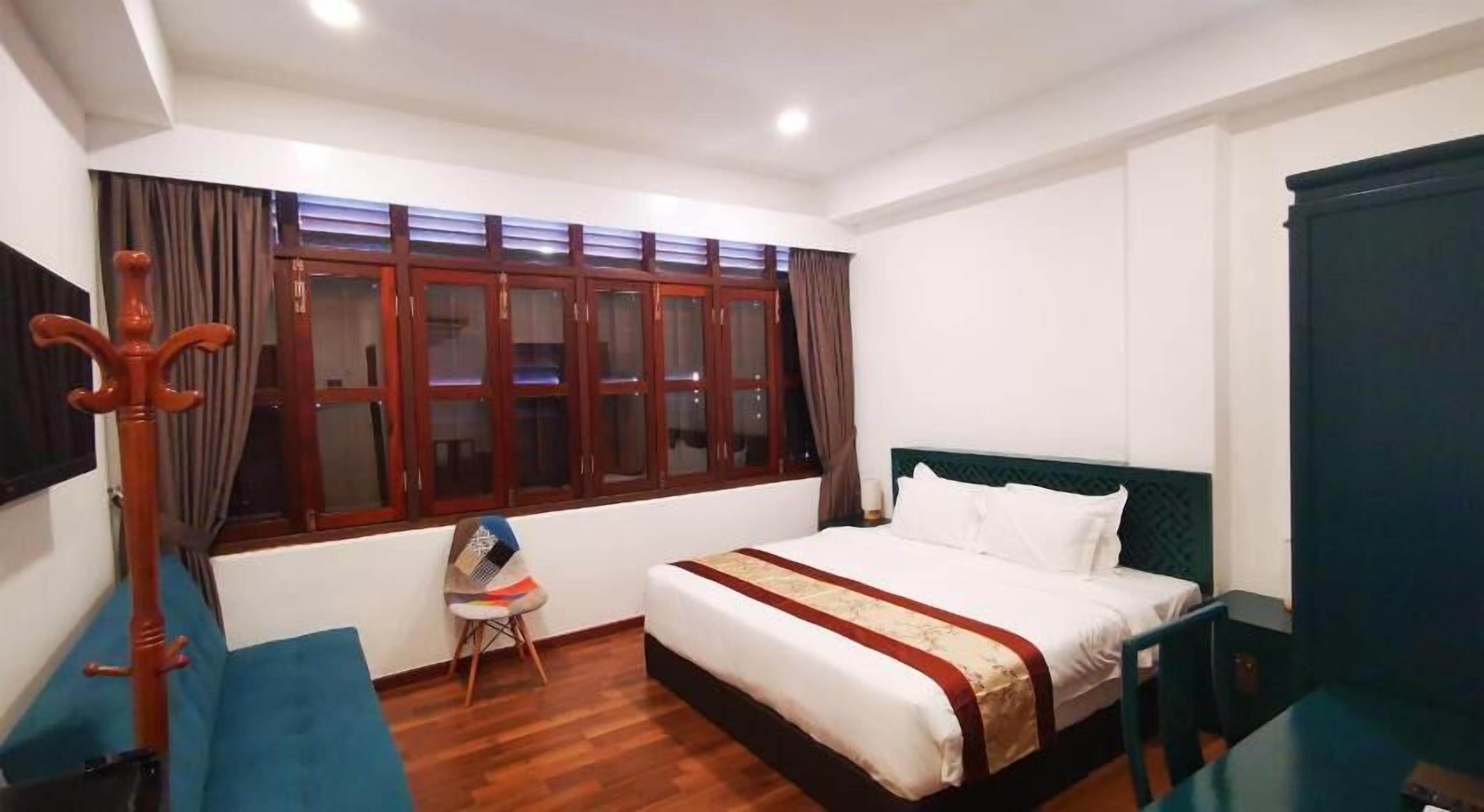 Premium bedding, in-room safe, desk, blackout curtains