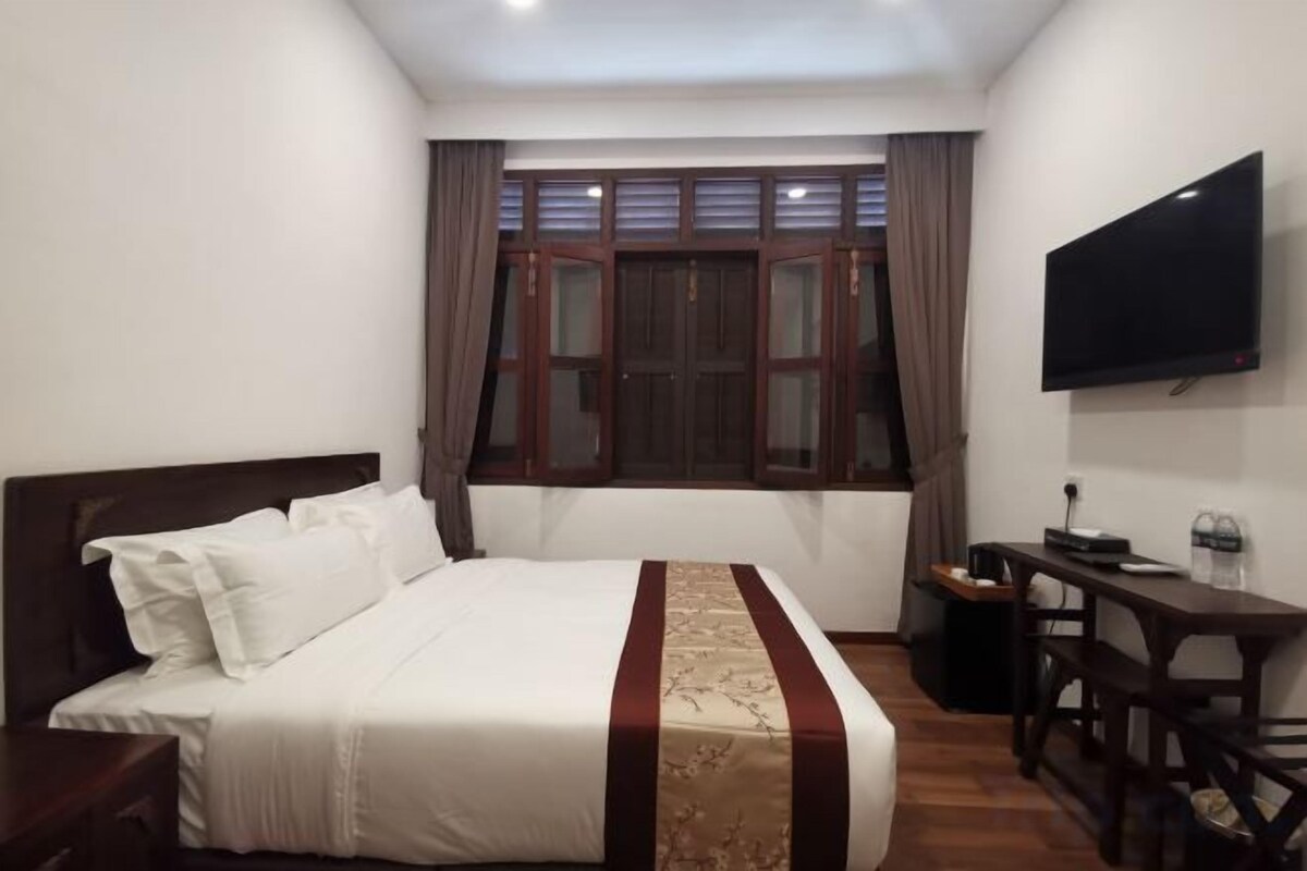 Premium bedding, in-room safe, desk, blackout curtains