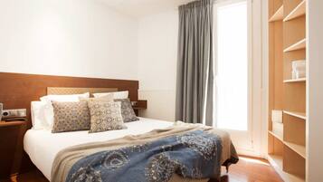 Deluxe Apartment | In-room safe, iron/ironing board, free WiFi, bed sheets