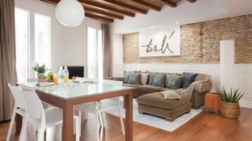 Deluxe Apartment | Living room | Flat-screen TV