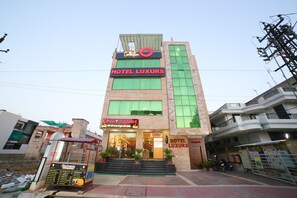 Exterior - OYO Townhouse 263 Hotel Luxurs Shri Gopal Nagar (Jaipur)